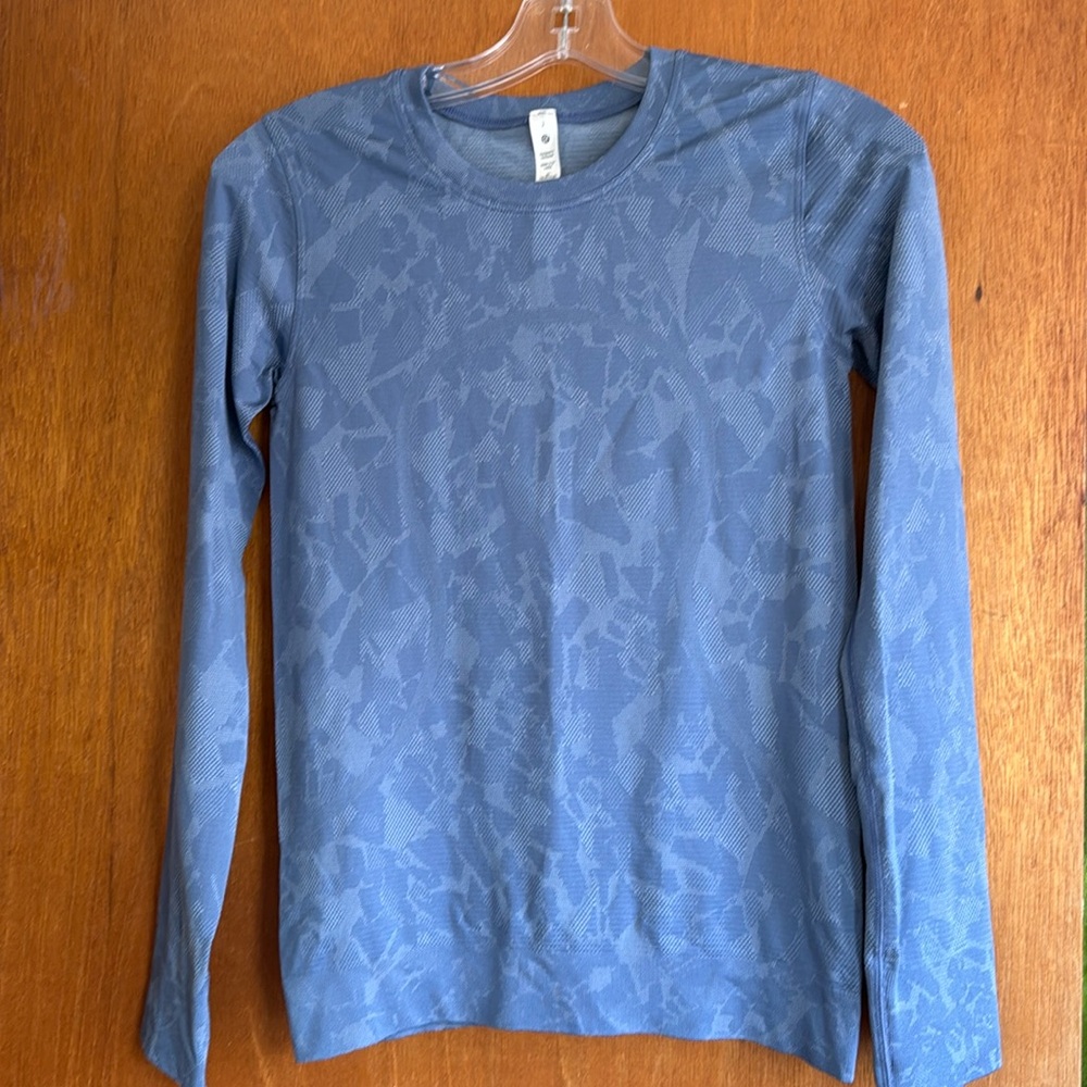 LULULEMON Top